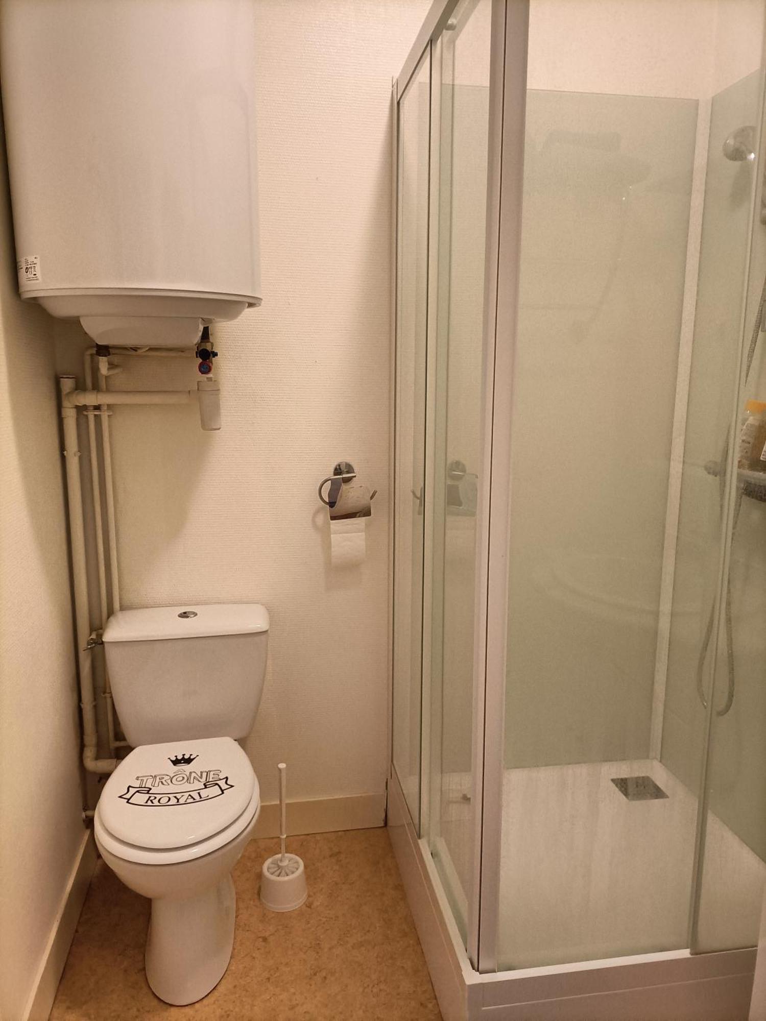 Appartement Le Cheval Blanc La Chartre Sur Le Loir Extérieur photo
